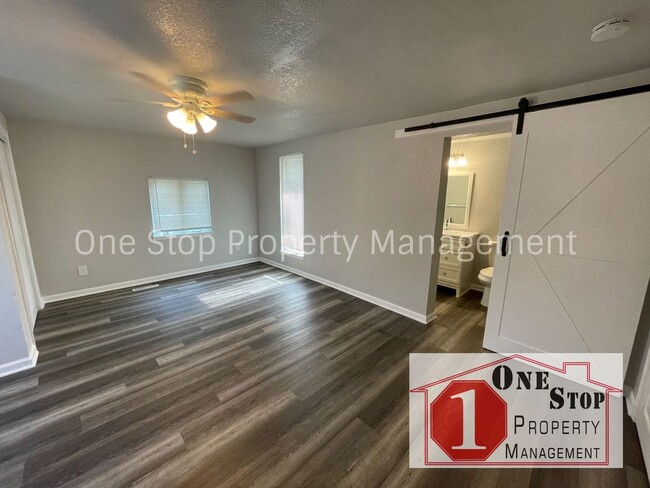 Building Photo - Adorable  Remodeled 3 Bedroom 2 Bathroom C...