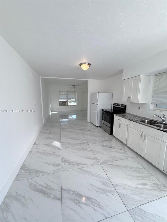 Building Photo - 4265 SW 51st St