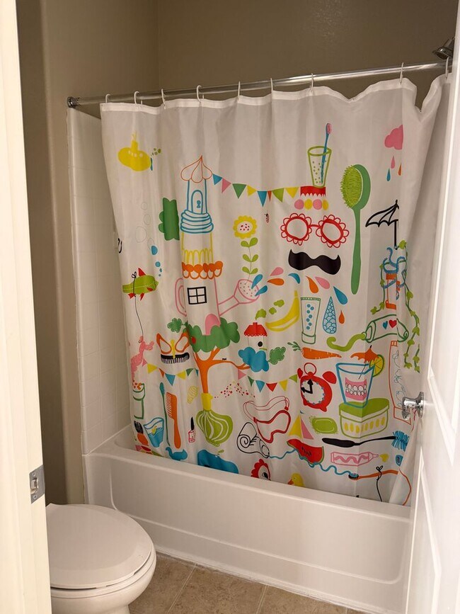 Building Photo - 4bedroom 3 bath 3 car garage