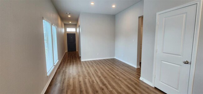 Building Photo - 100 Los Olives Ln