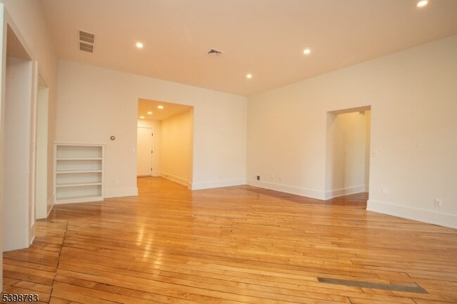 Building Photo - 71 N Main St