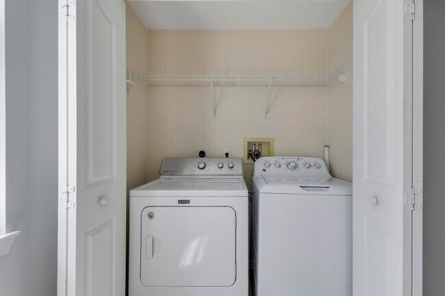 Building Photo - 4302 Myrtlewood Cir W