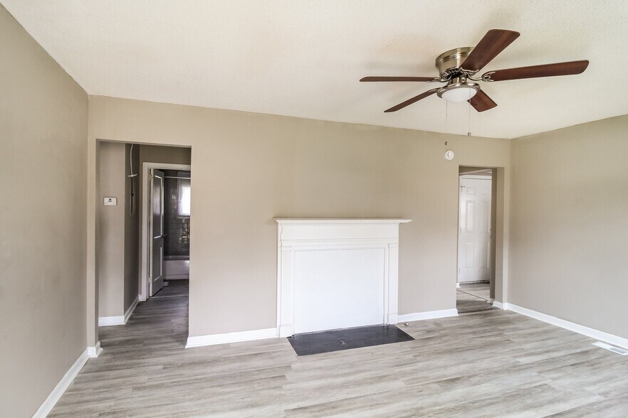 Building Photo - 3275 Mary Dr