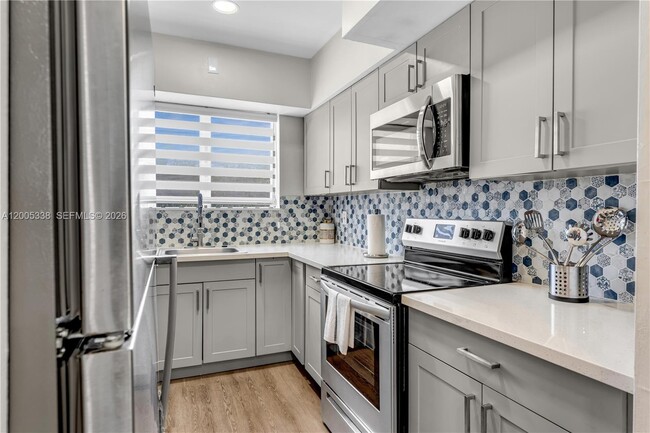 Building Photo - 10006 E Bay Harbor Dr