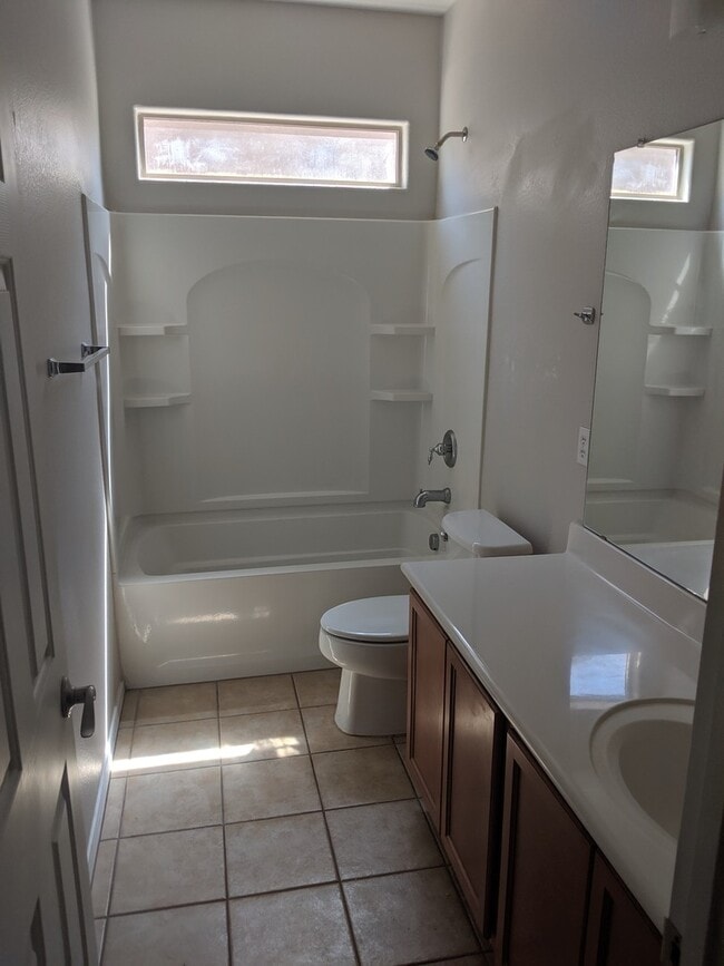 Building Photo - 3 Bedroom and 2 Bath Red Rock Rental.