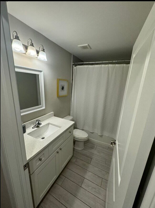 Building Photo - 403 SW 31st Pl