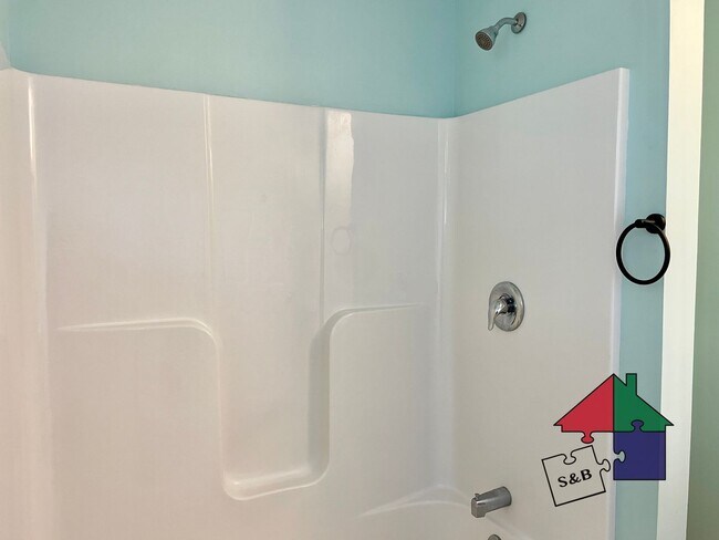 Building Photo - 118 S Main St