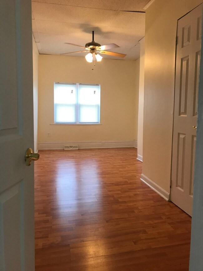 Building Photo - 1408 Fernleaf St