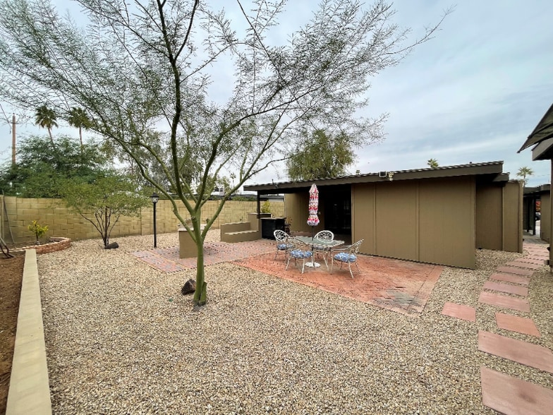 Building Photo - 3733 E Poinsettia Dr