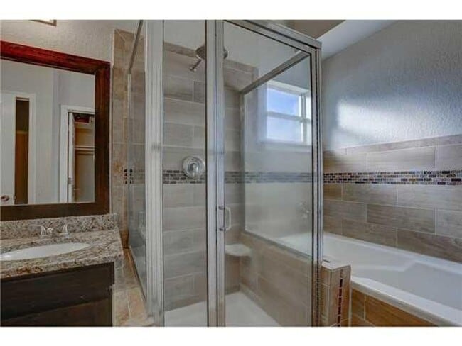Building Photo - Amazing 3 bedroom 2 bath home is West El Paso!