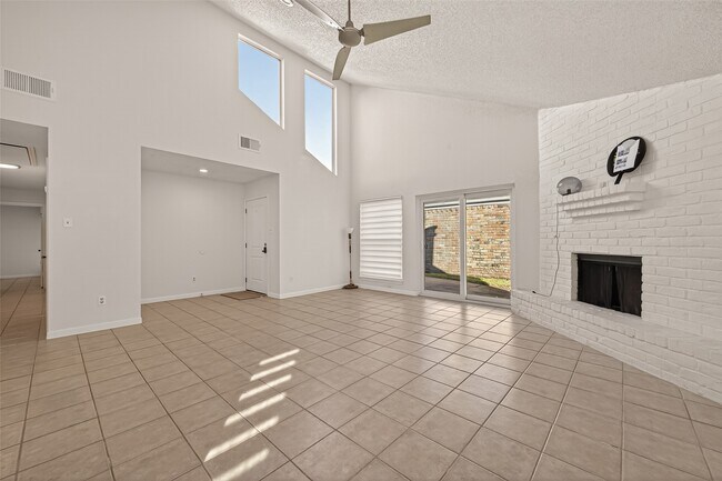 Building Photo - 11535 Bellspring Dr