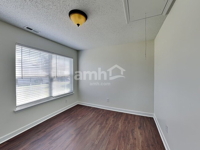Building Photo - 710 Woodington Ln