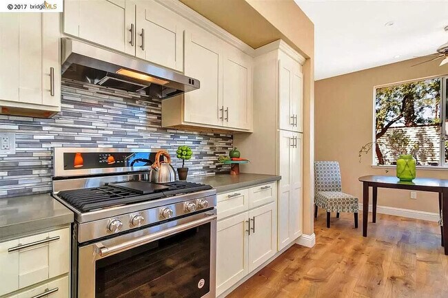 Building Photo - 4724 Cove Ln