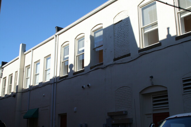 Building Photo - 117 E Innes St