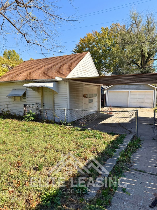 Building Photo - 1242 SW Wayne Ave