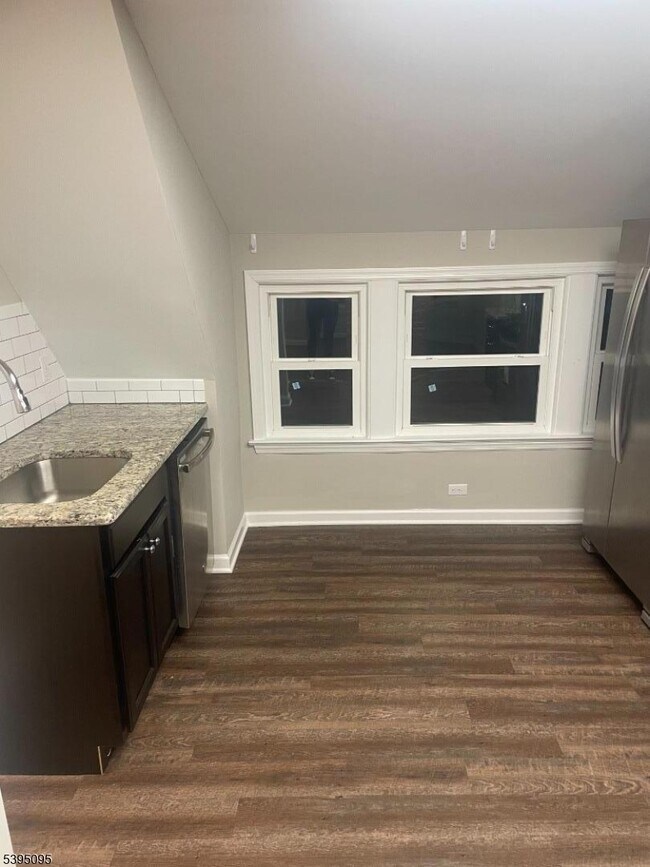 Building Photo - 38 Morris Ave