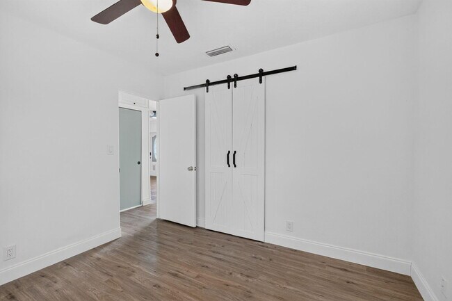 Building Photo - 540 NE 61st St