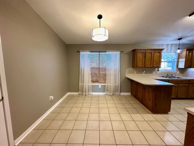 Building Photo - 1428 S Vista Ave