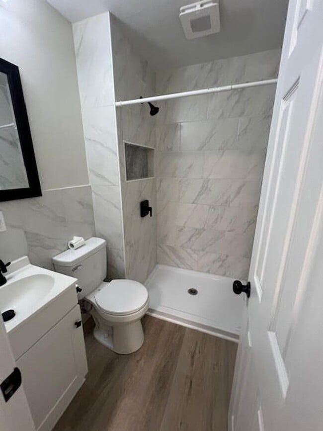 Building Photo - Charming, Fully Renovated 2-Bedroom in West Columbia