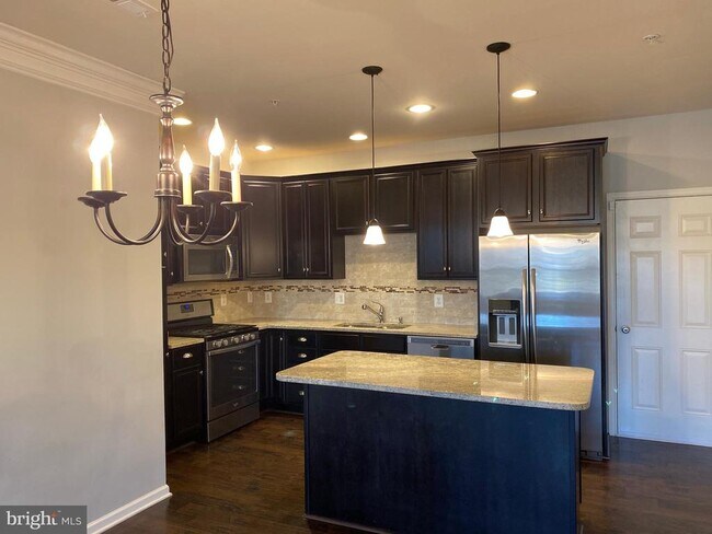 Building Photo - 43075 Thoroughfare Gap Terrace