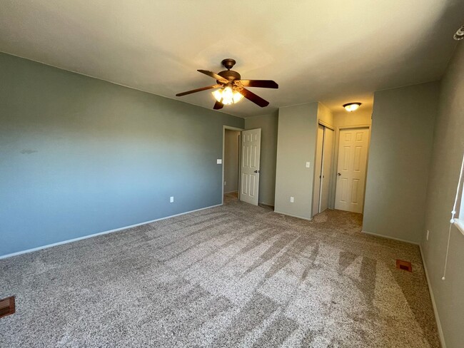 Building Photo - $0 DEPOSIT OPTION. 4BED/2.5BATH IN AURORA'...