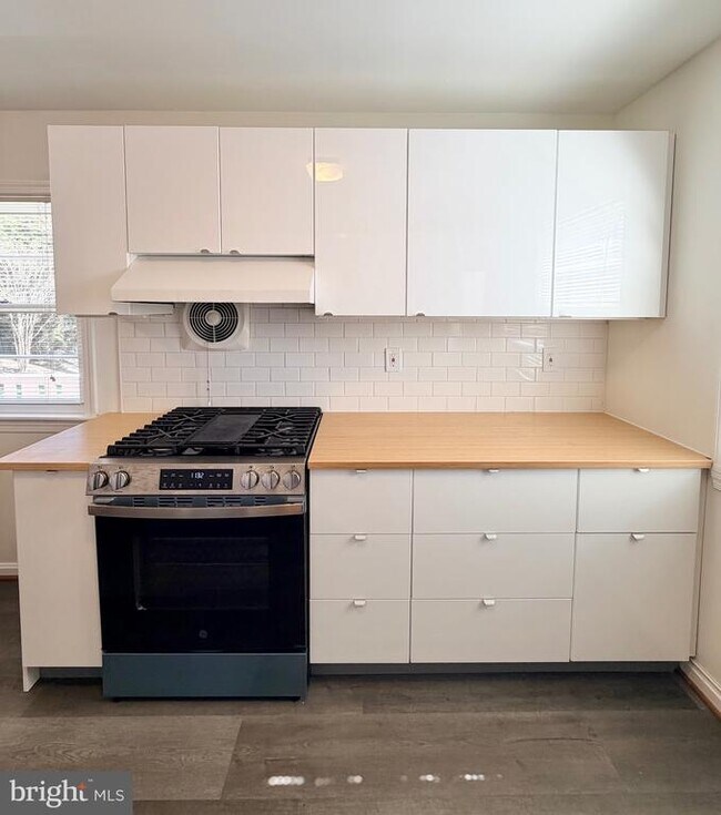 Building Photo - 3125 N Nottingham St