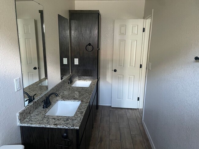 Building Photo - 2409 Alterman Dr