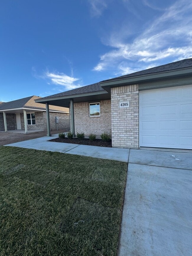 Building Photo - New build "Be the 1st to live THERE" 3/2/2 CISD 1/2 off special 1st month's rent