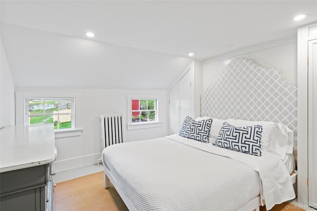 Building Photo - 152 Main St