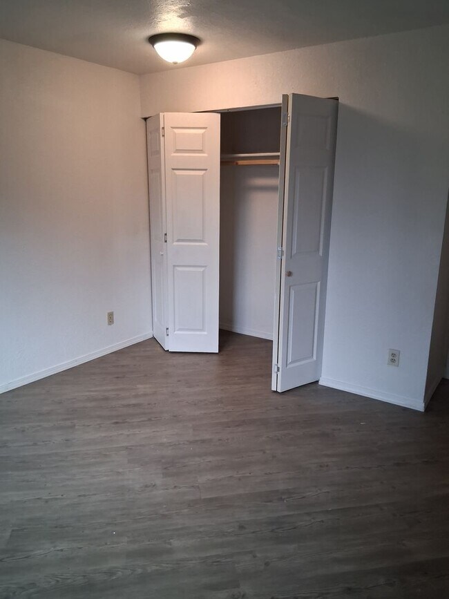 Building Photo - VAL1819