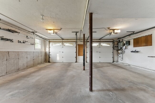Building Photo - 121 Indian Meadow Dr