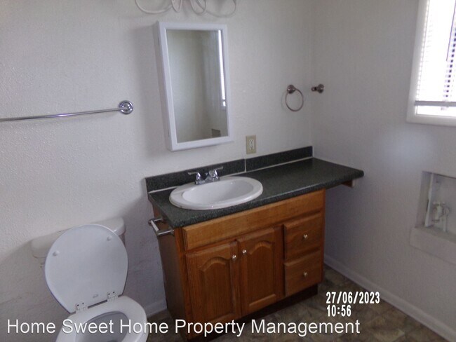 Building Photo - 3 br, 2 bath House - 715 E. First Street