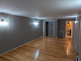 Building Photo - 1011 Scranton St