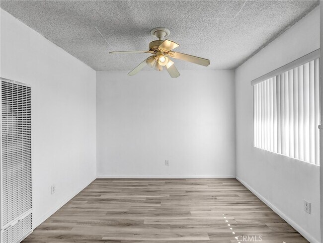 Building Photo - 151 E 95th St