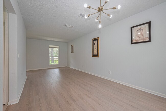 Building Photo - 3131 Double Lake Dr