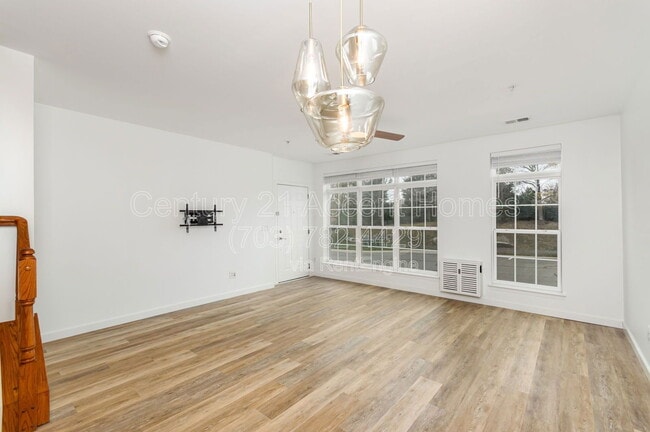 Building Photo - 22824 Ferncrest Terrace