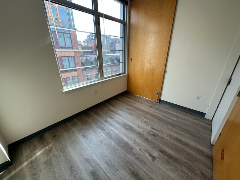 Building Photo - 211 E Berkeley St