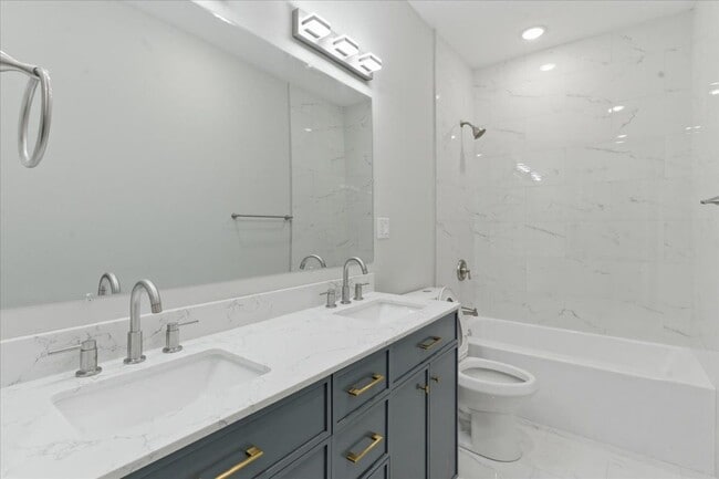 Building Photo - 6222 S King Dr