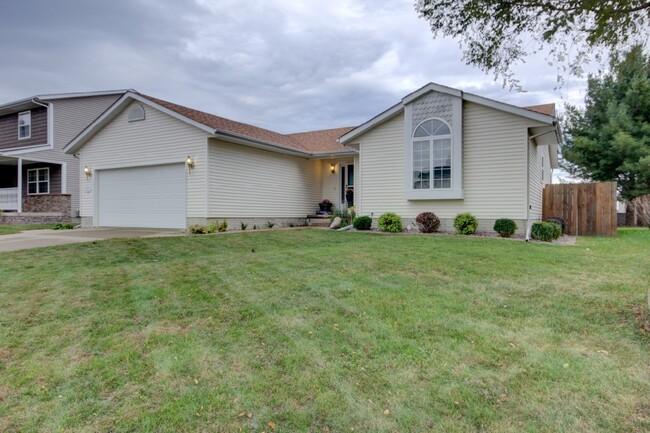 Building Photo - Updated 3 bedroom ranch