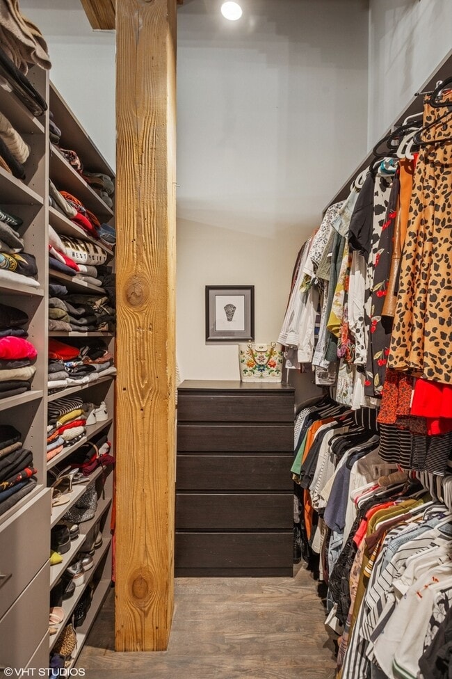 Building Photo - 2544 W North Ave