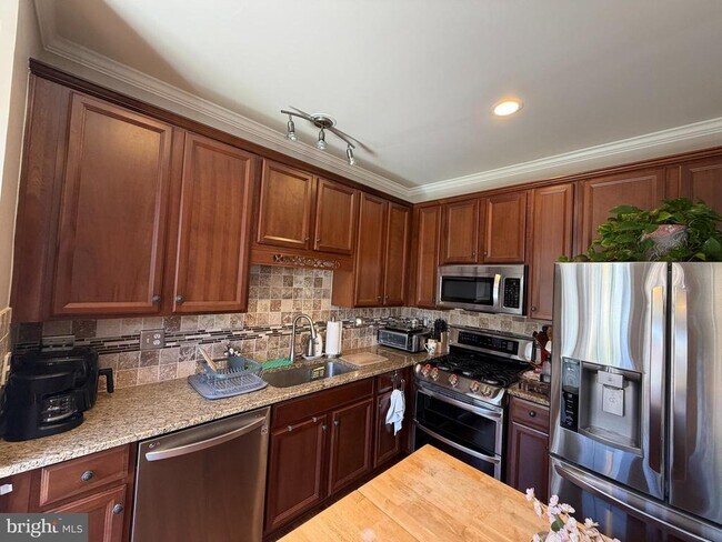 Building Photo - 308 Quinton Oaks Cir