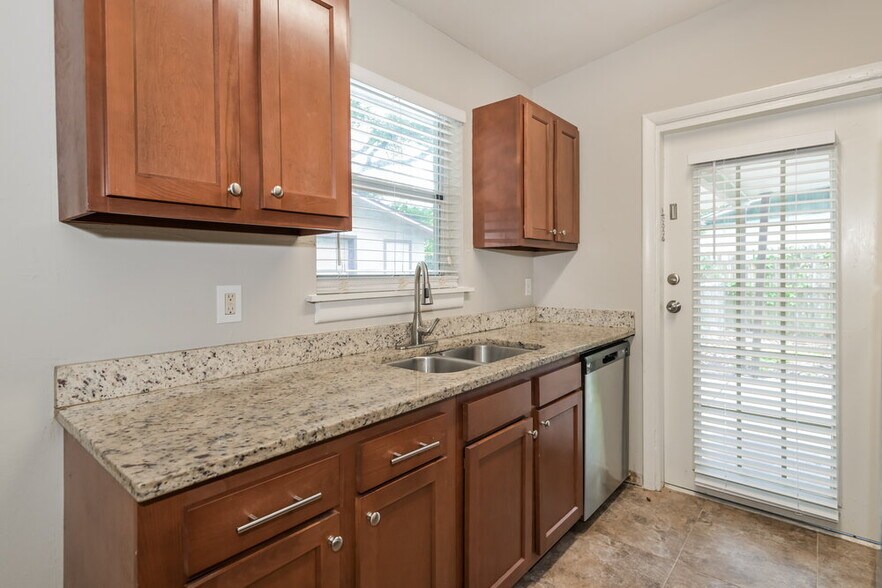 Building Photo - 2219 Limoges Dr E