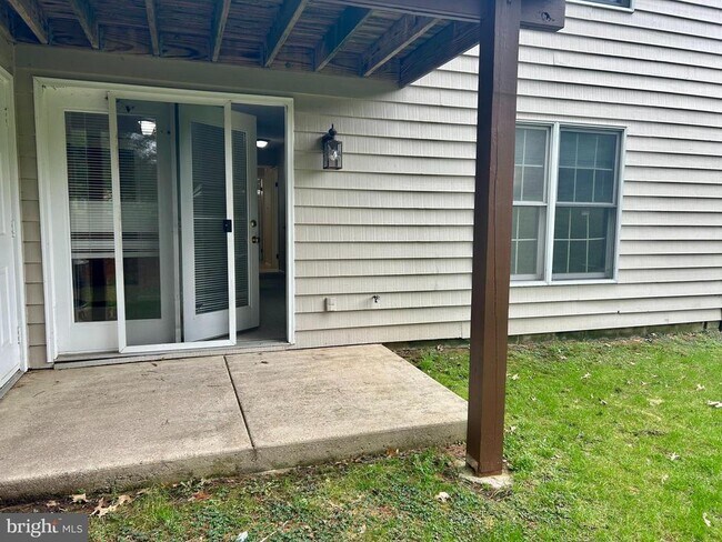 Building Photo - 1905 N Glen Dr