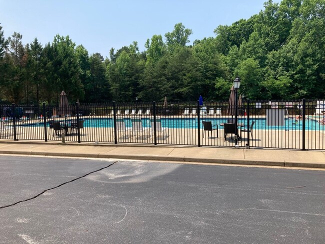 Building Photo - Simpsonville