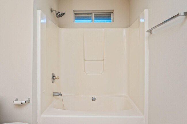 Building Photo - 546 Tikell Dr