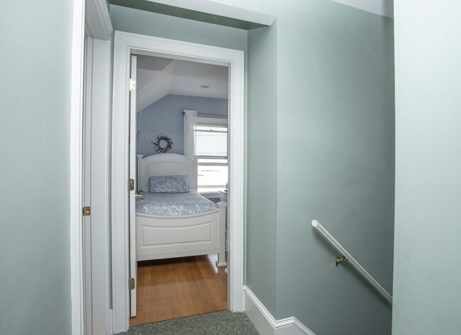 Building Photo - 63 Glades Rd