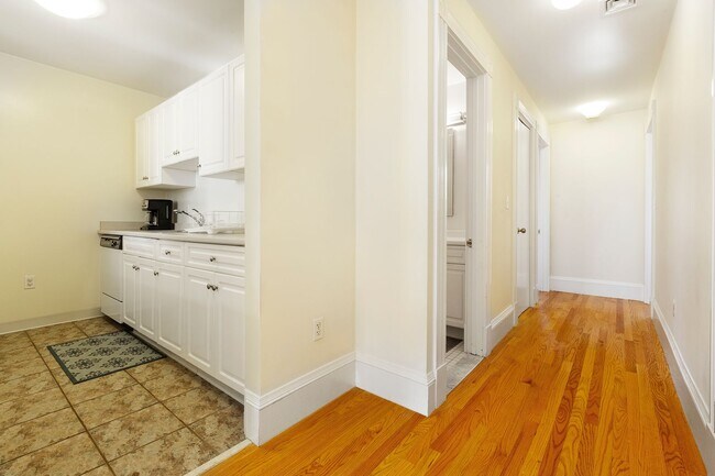 Building Photo - 396 Commonwealth Ave #3C Boston MA 02215