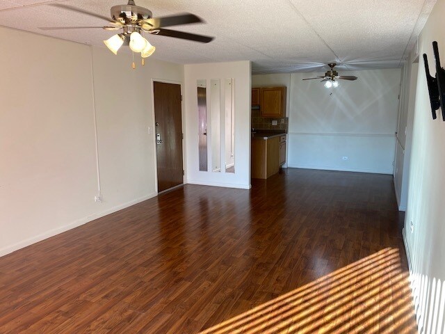 Building Photo - 5S100 Pebblewood Ln
