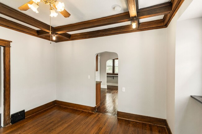 Building Photo - Available now!  517 S. 35th St.  4 Bedroom, 2 Bath Great Midtown location, 1 car garage.