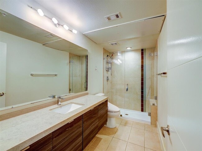 Building Photo - 604 N Bluff Dr